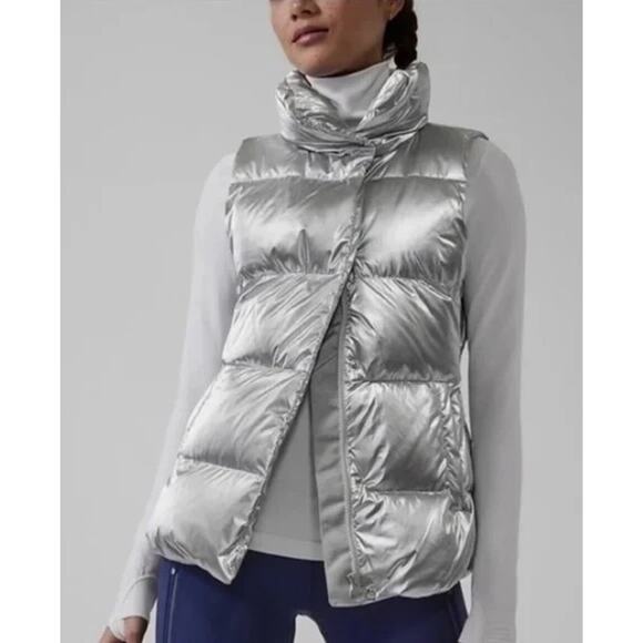 Athleta Women's Downtown Silver Metallic Puffer Vest Quilted Snaps Sz M - Picture 11 of 11